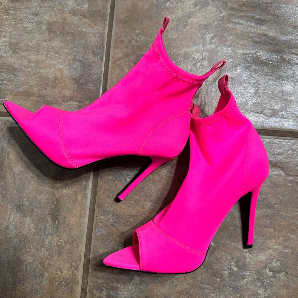 Hot pink heels!